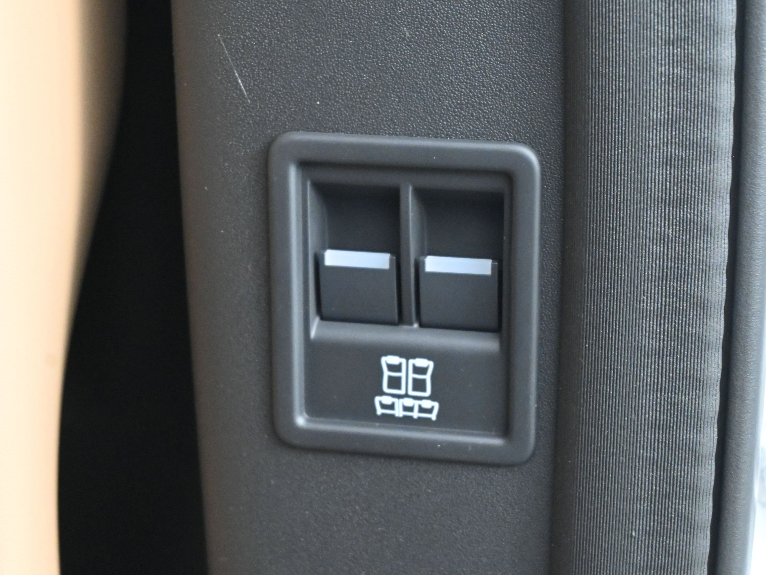 New 2026 Land Rover Discovery Limited Edition image 8