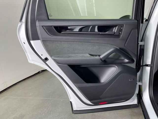 New 2026 Porsche Cayenne GTS image 30