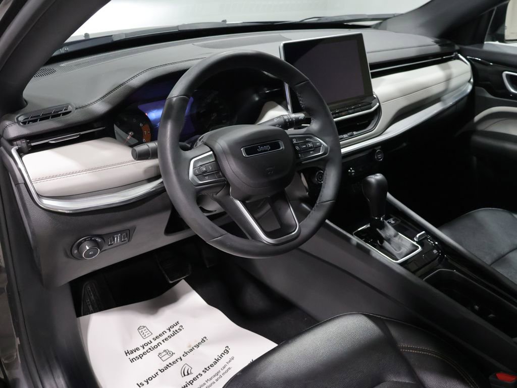 Used 2024 Jeep Compass Limited image 16