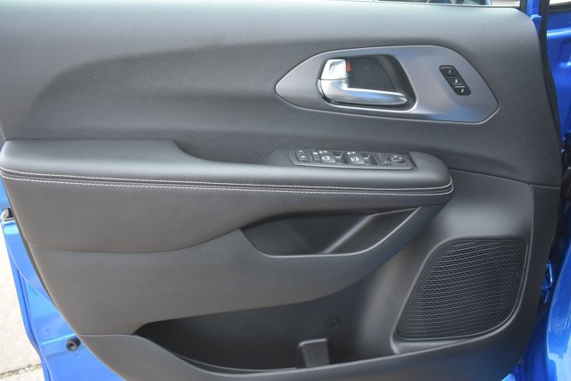 New 2026 Chrysler Pacifica Select image 11