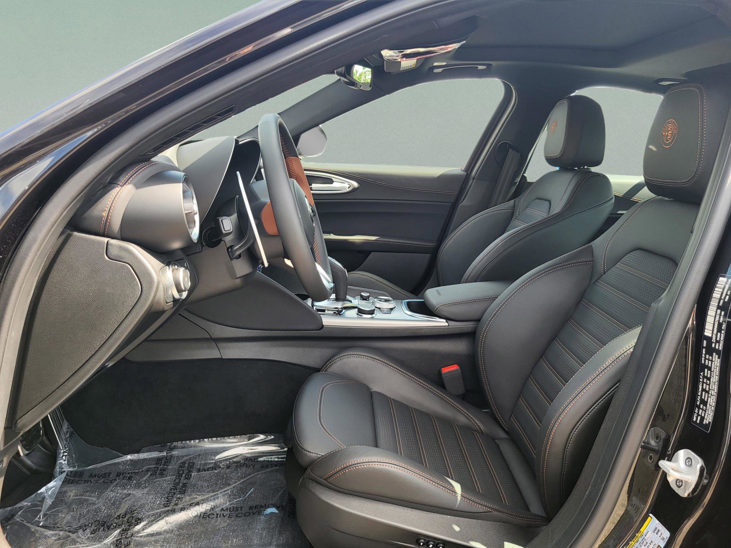 New 2025 Alfa Romeo Giulia w/ Driving Assist Package image 30