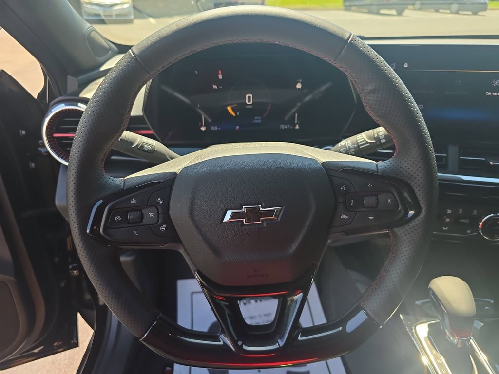 Used 2025 Chevrolet Trax RS w/ Sunroof Package image 18