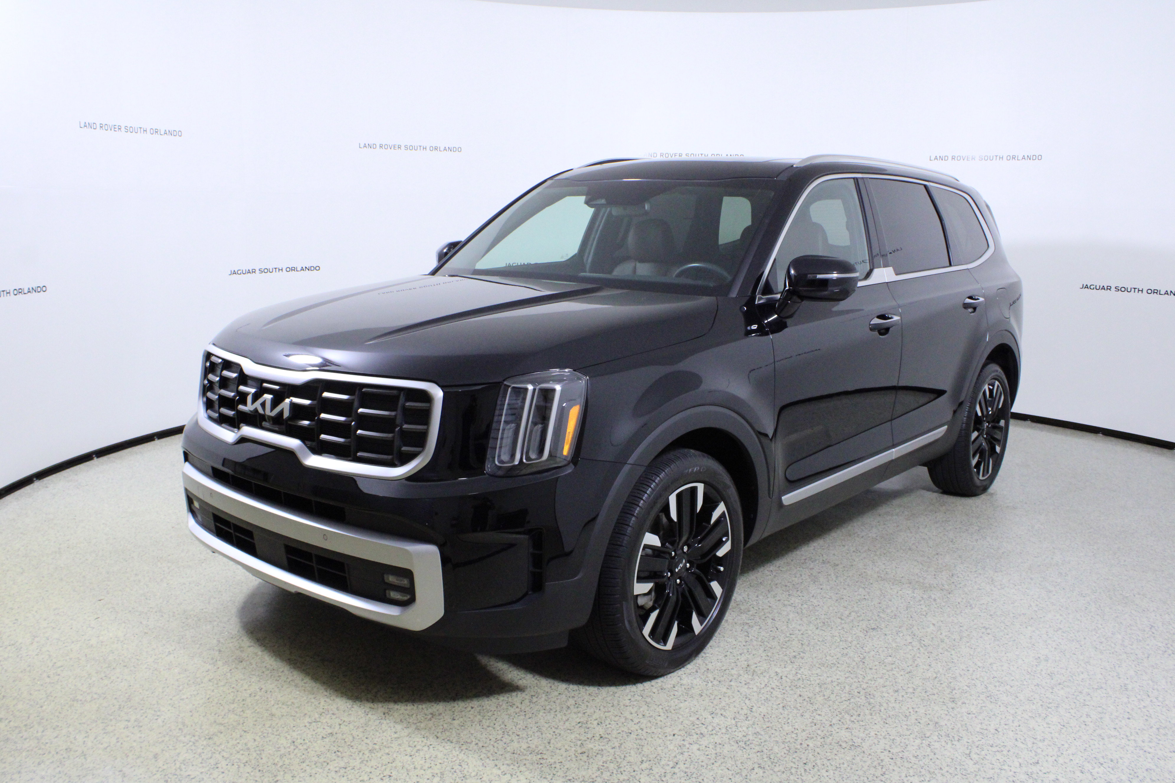 Used 2024 Kia Telluride SX FWD image 4