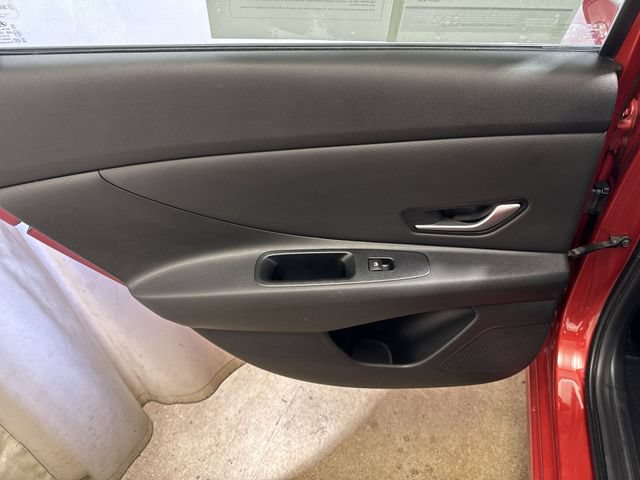 Used 2021 Hyundai Elantra Limited FWD image 23