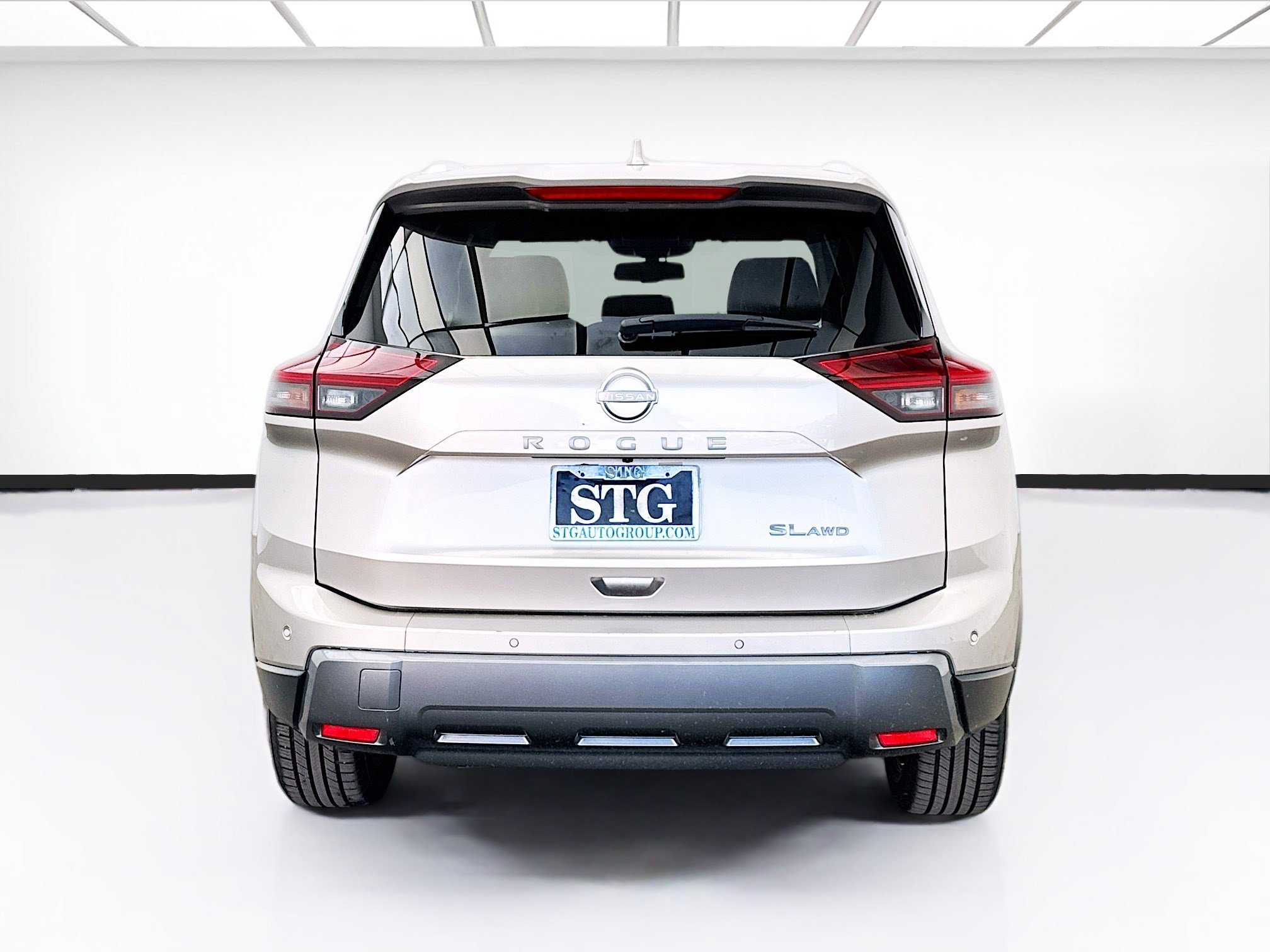 Used 2024 Nissan Rogue SL AWD/4WD image 5