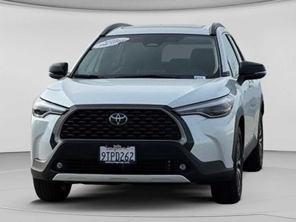 Used 2025 Toyota Corolla Cross XLE w/ Convenience Package FWD image 9