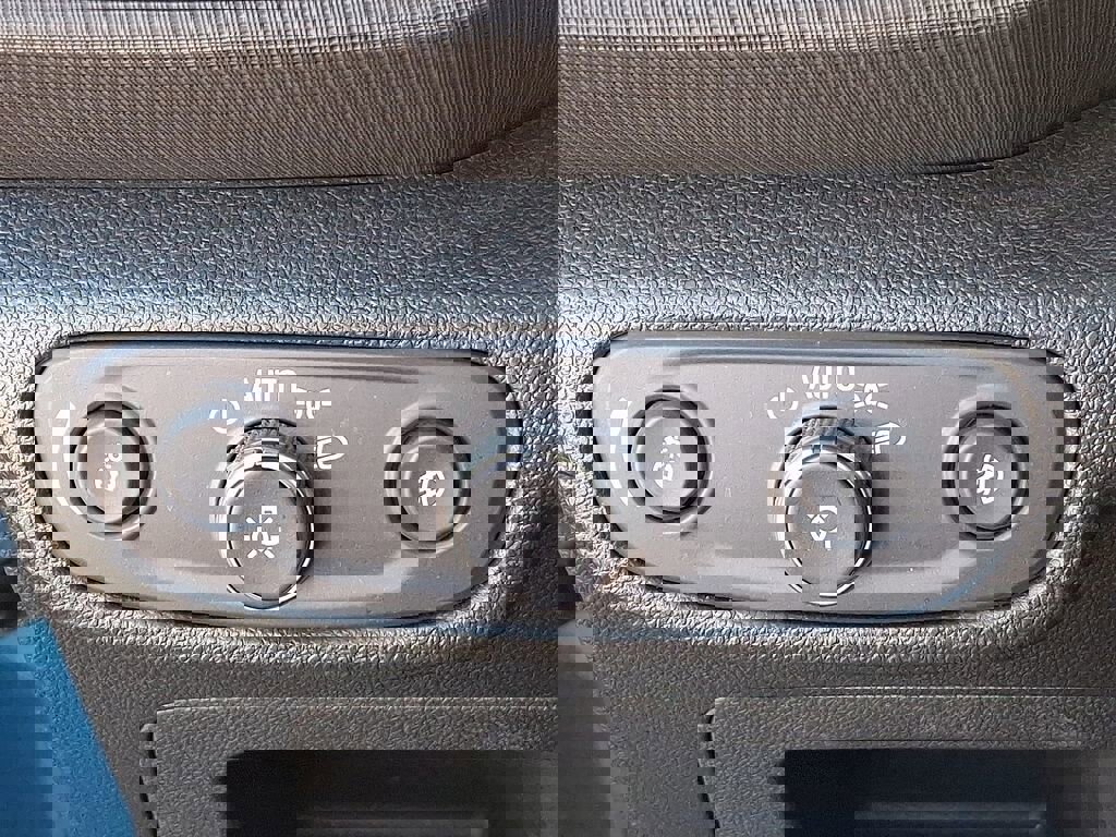 Used 2021 Chevrolet TrailBlazer LT w/ Convenience Package image 31