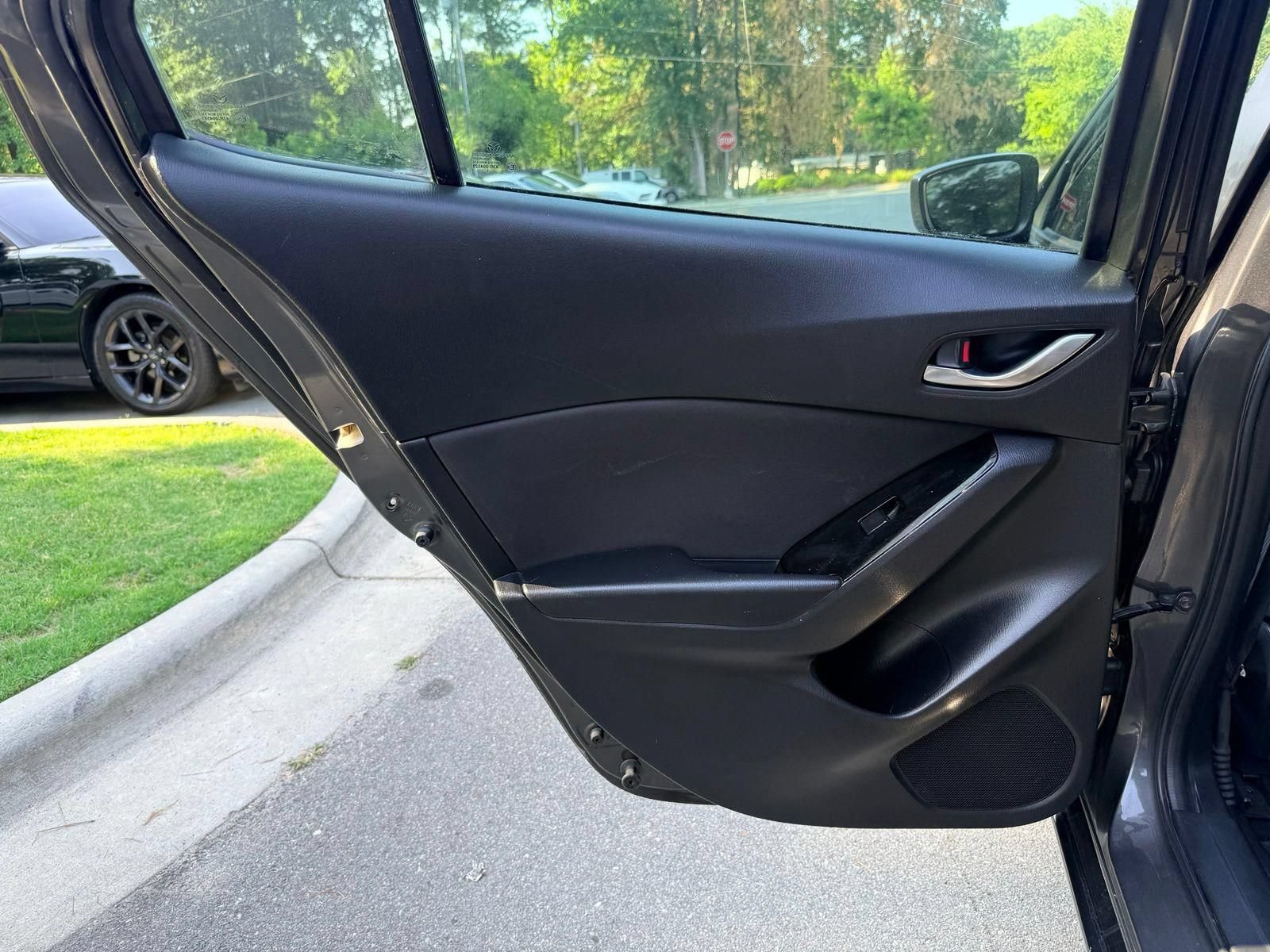 Used 2017 MAZDA MAZDA3 Sport FWD image 25