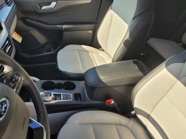 New 2025 Ford Escape SE image 17