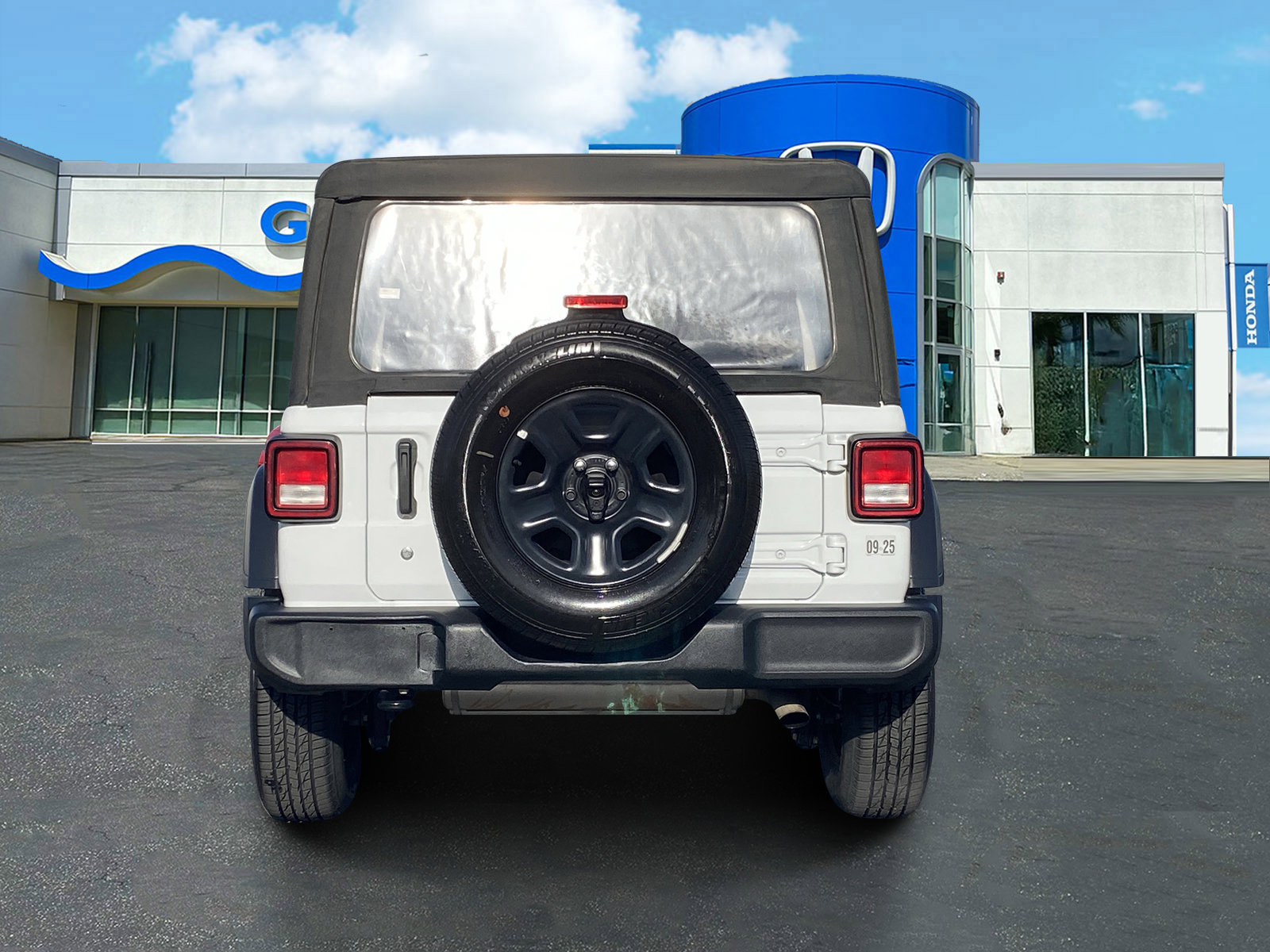 Used 2023 Jeep Wrangler Sport image 5