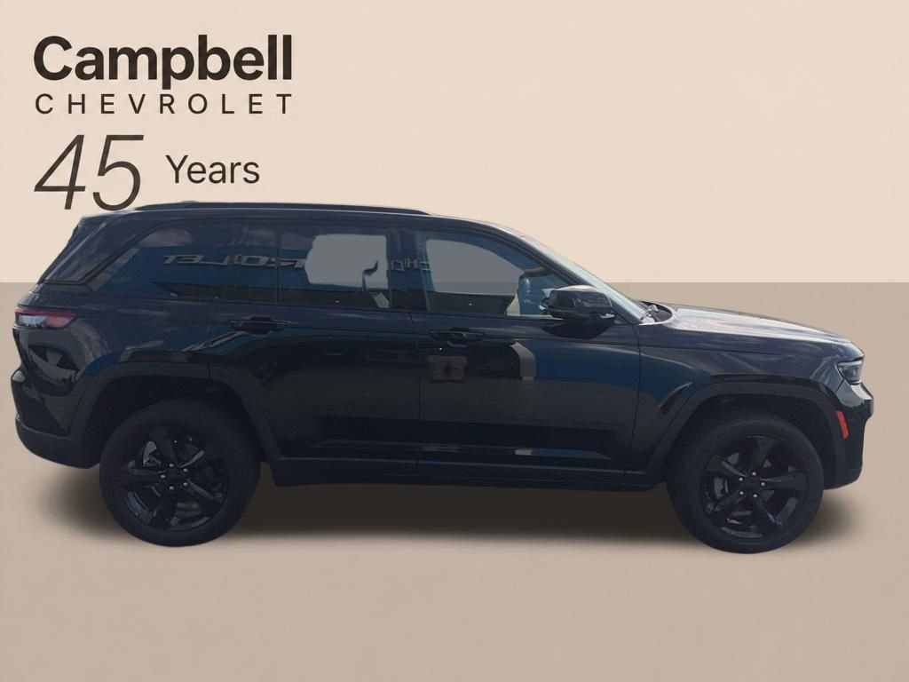 Used 2024 Jeep Grand Cherokee Altitude AWD/4WD image 11