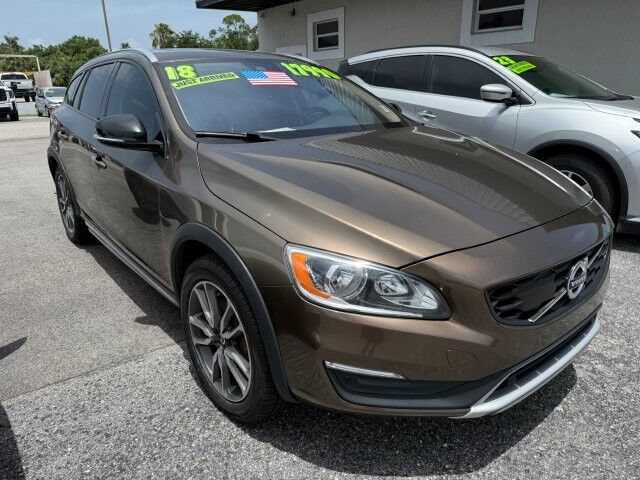 Used 2018 Volvo V60 T5 Cross Country AWD/4WD image 1