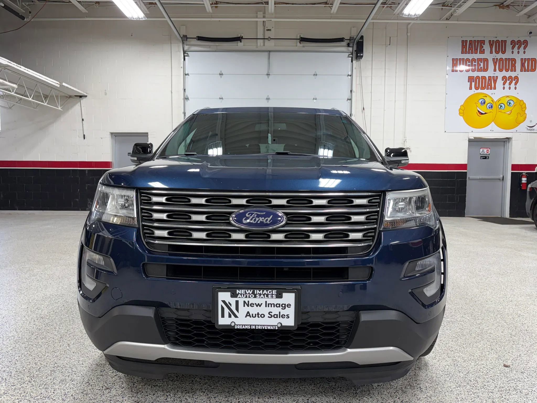 Used 2017 Ford Explorer XLT w/ Equipment Group 201A AWD/4WD image 10