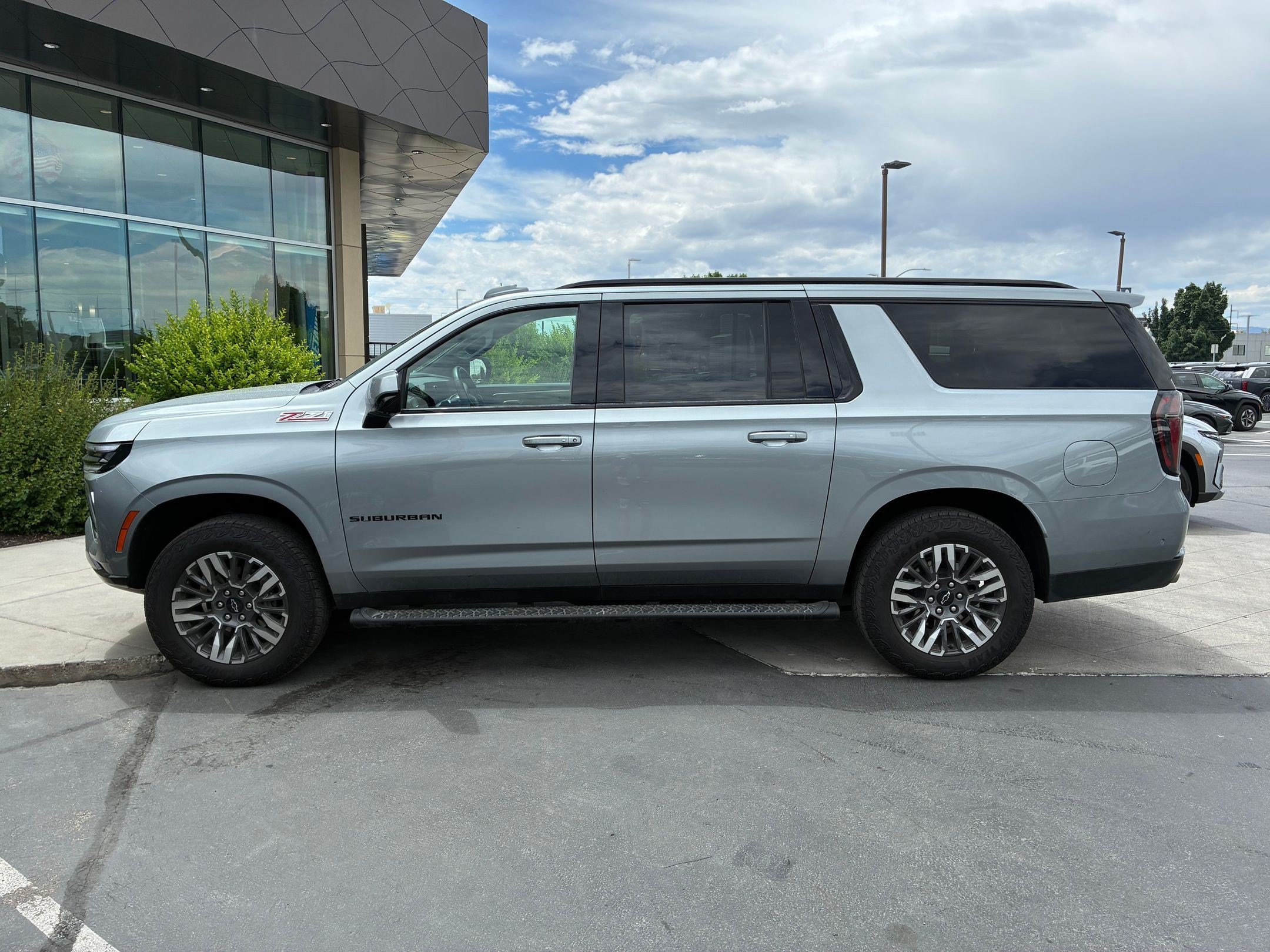 Used 2025 Chevrolet Suburban Z71 AWD/4WD image 9