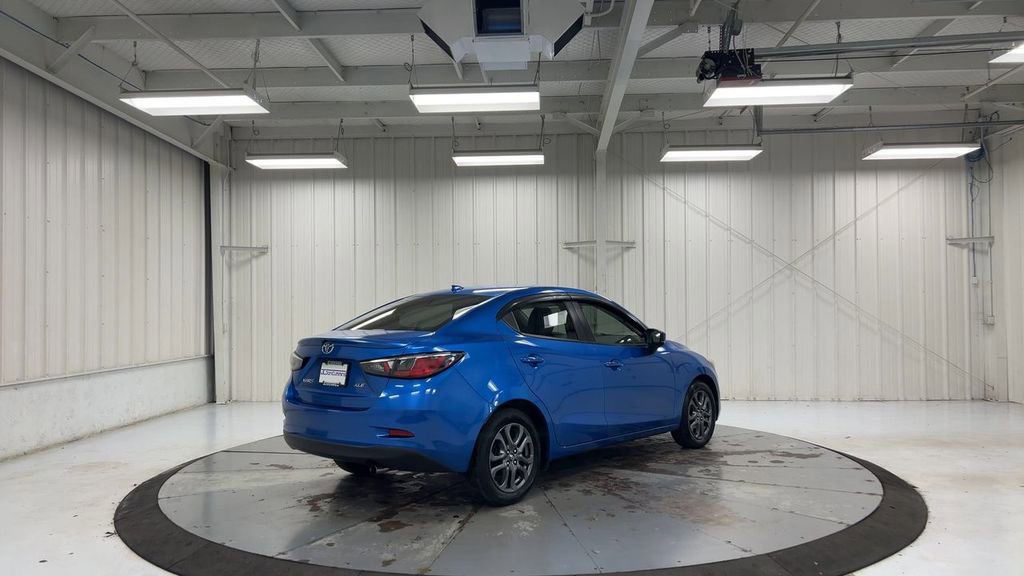 Used 2019 Toyota Yaris XLE image 8