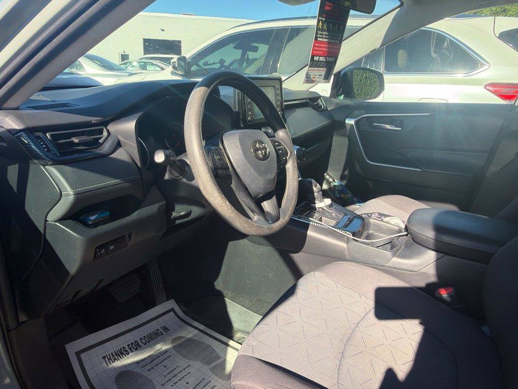 Used 2020 Toyota RAV4 XLE AWD/4WD image 5