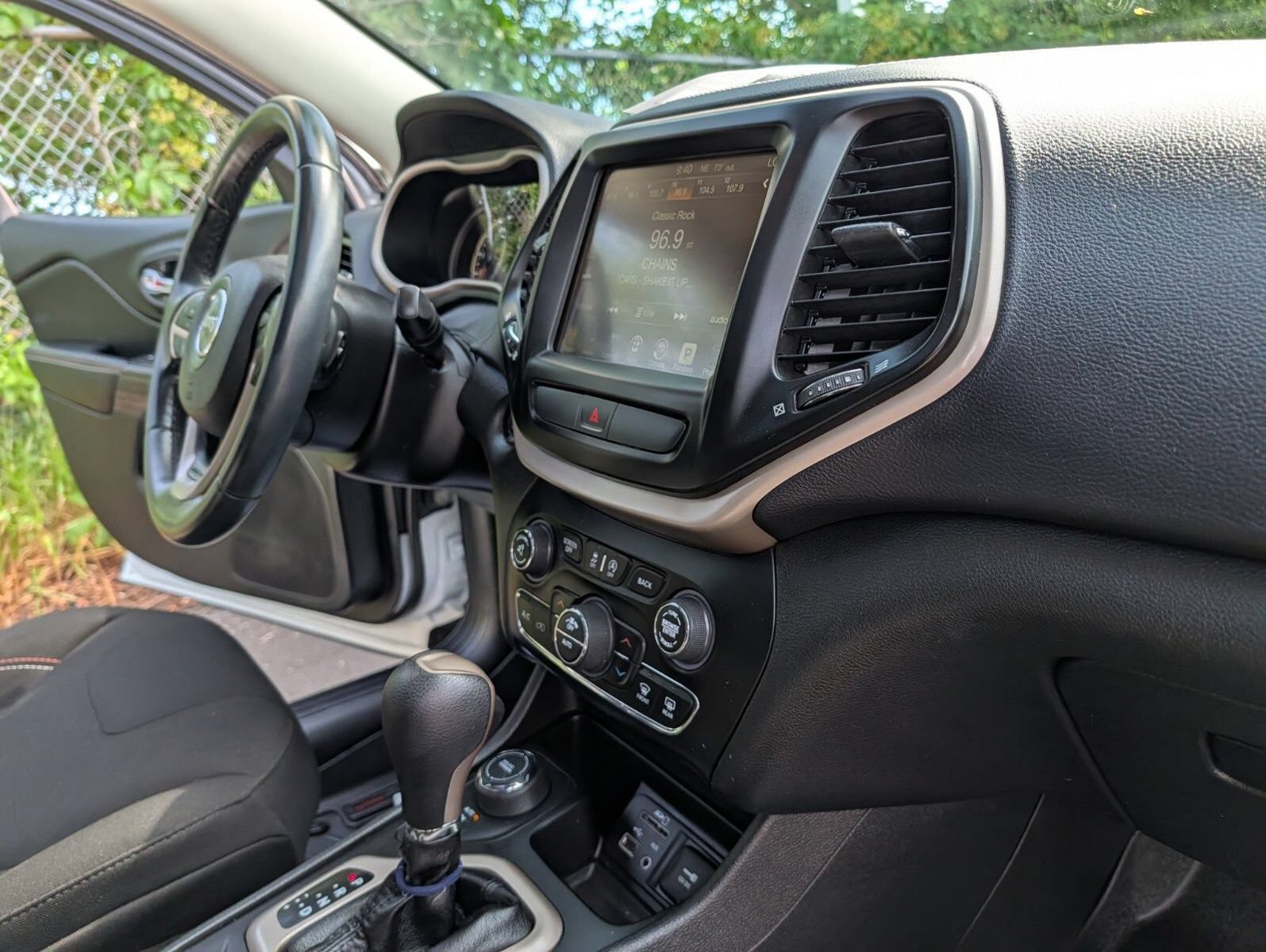 Used 2017 Jeep Cherokee 75th Anniversary AWD/4WD image 25