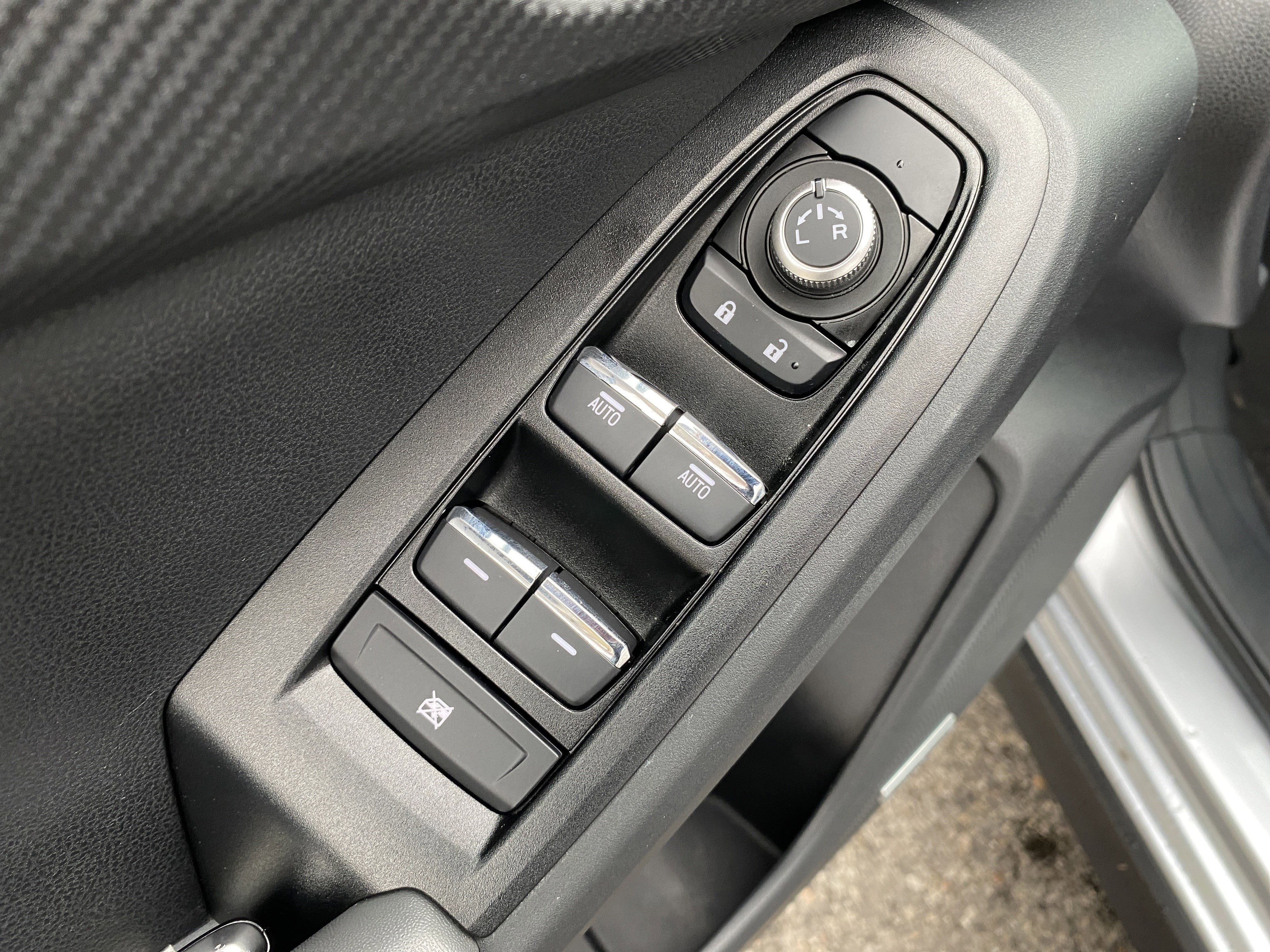 Used 2025 Subaru Crosstrek 2.5i Limited w/ Crosstrek Mirror Package image 18