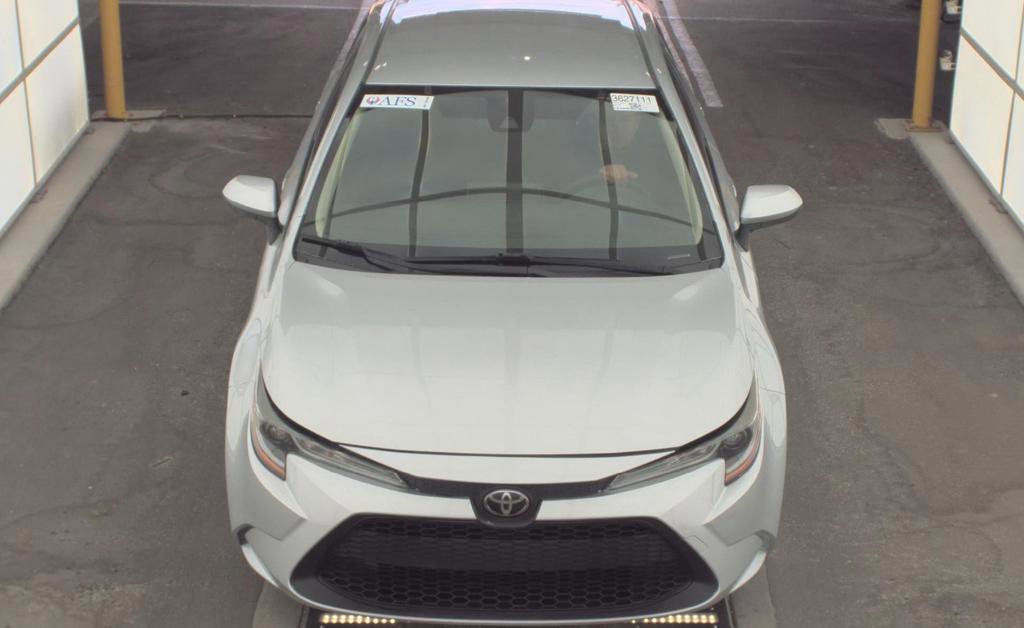 Used 2021 Toyota Corolla LE FWD image 2