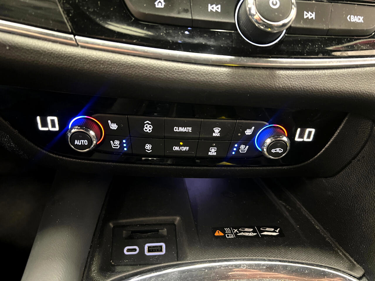 Used 2024 Buick Enclave Premium image 39