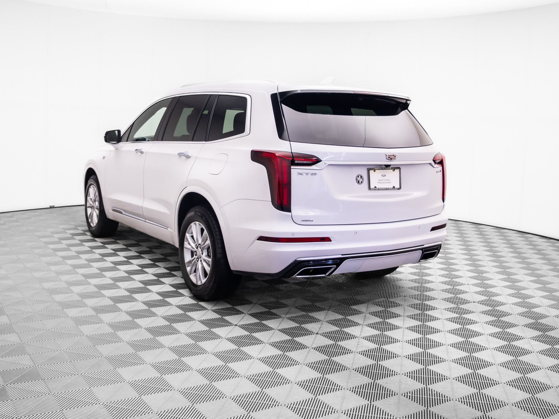Used 2024 Cadillac XT6 Luxury w/ LPO, Floor Liner Package AWD/4WD image 3