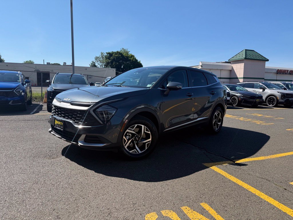 Used 2024 Kia Sportage LX AWD/4WD image 3