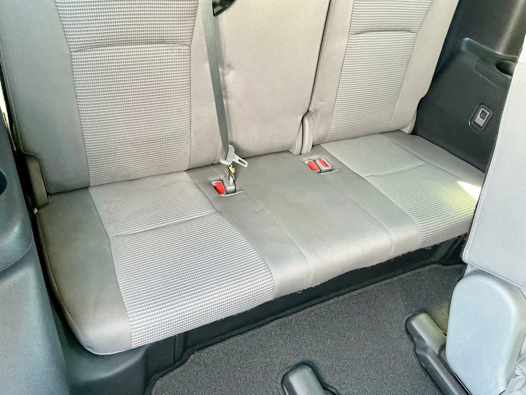 Used 2021 Toyota Highlander LE image 29