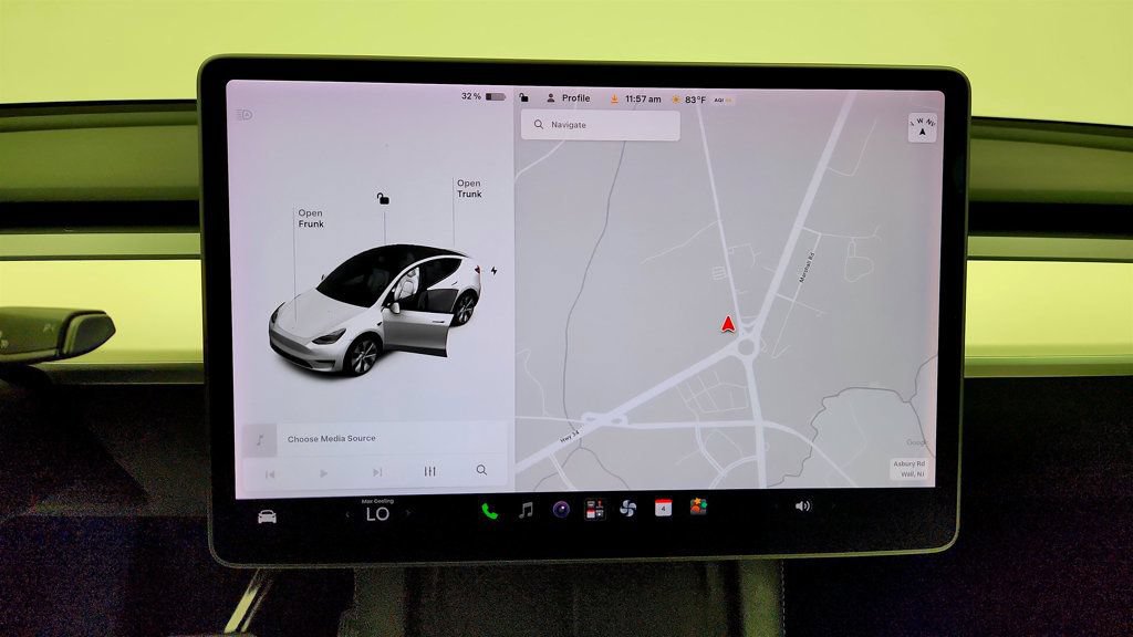 Used 2021 Tesla Model Y Long Range AWD/4WD image 23