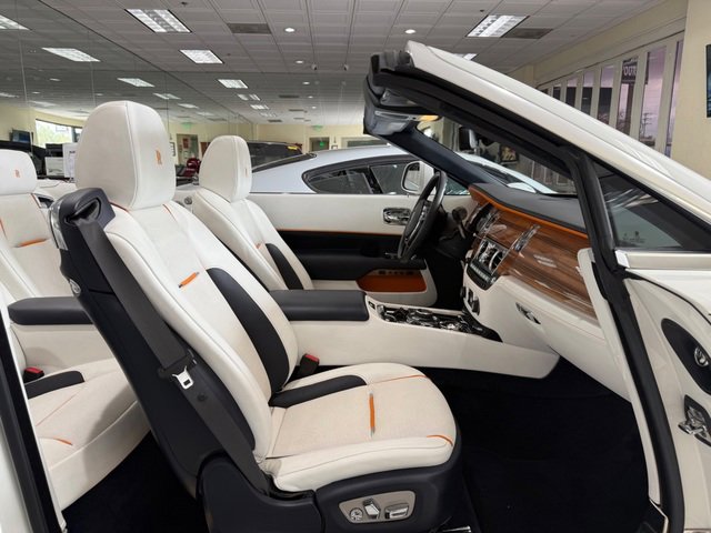 Used 2016 Rolls-Royce Dawn RWD image 15