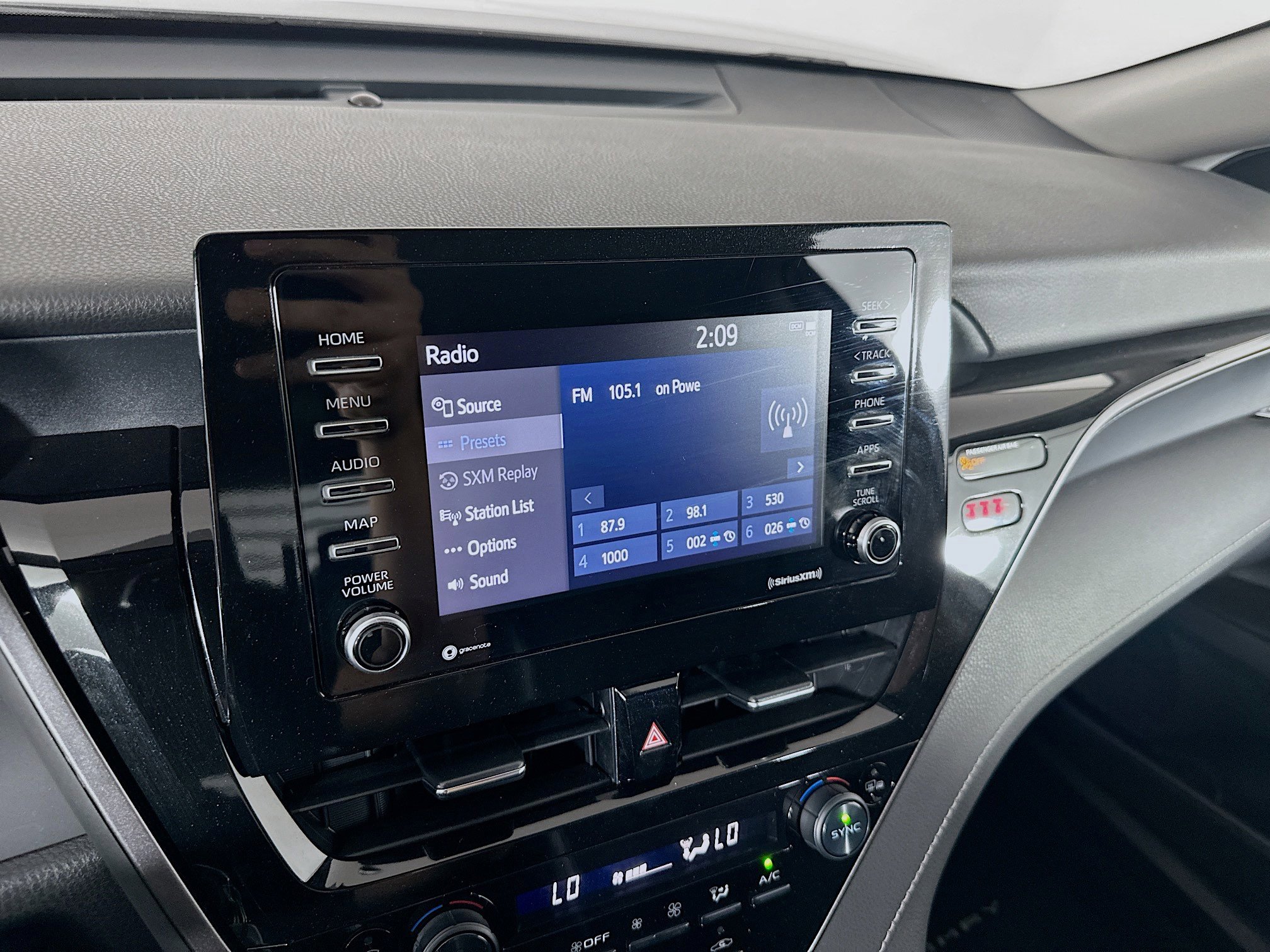 Used 2023 Toyota Camry SE image 19