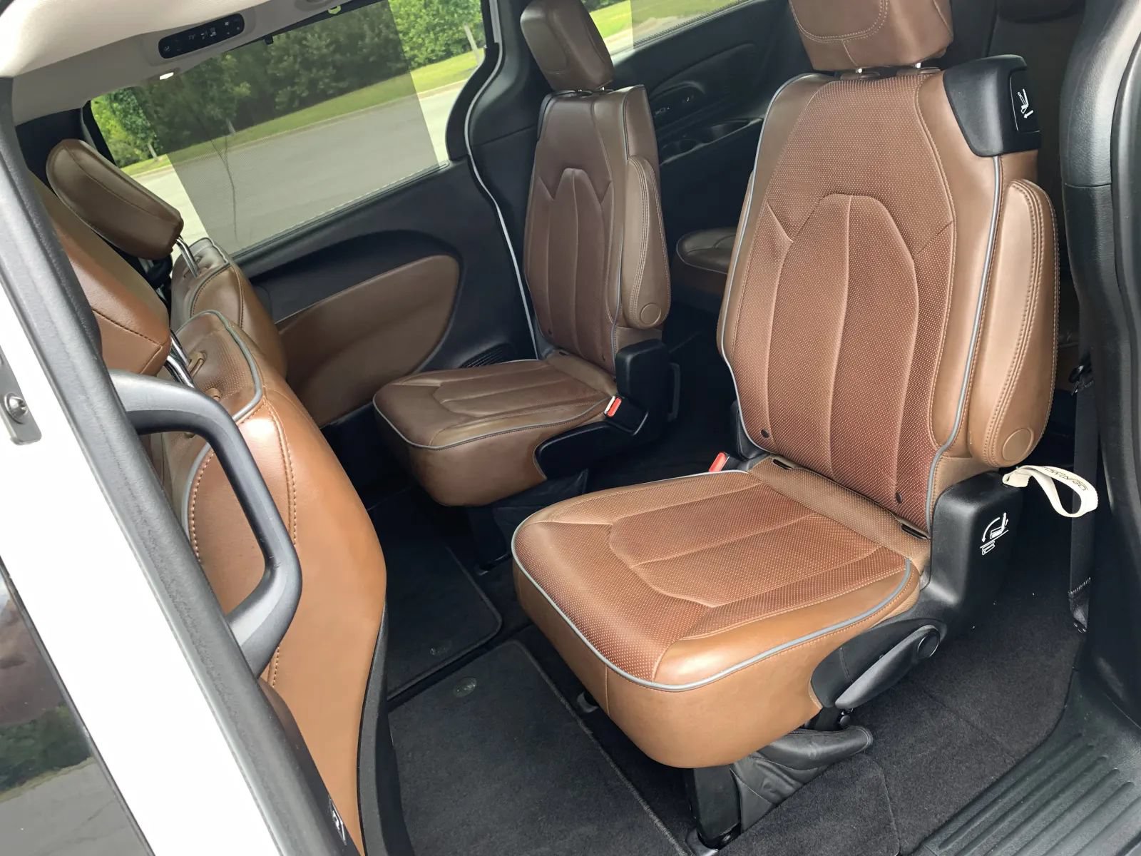 Used 2017 Chrysler Pacifica Limited w/ Advanced Safetytec Group FWD image 15