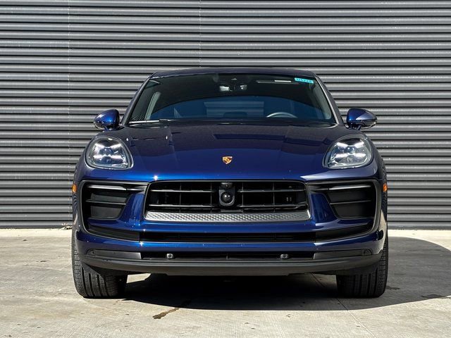 Used 2025 Porsche Macan AWD/4WD image 10