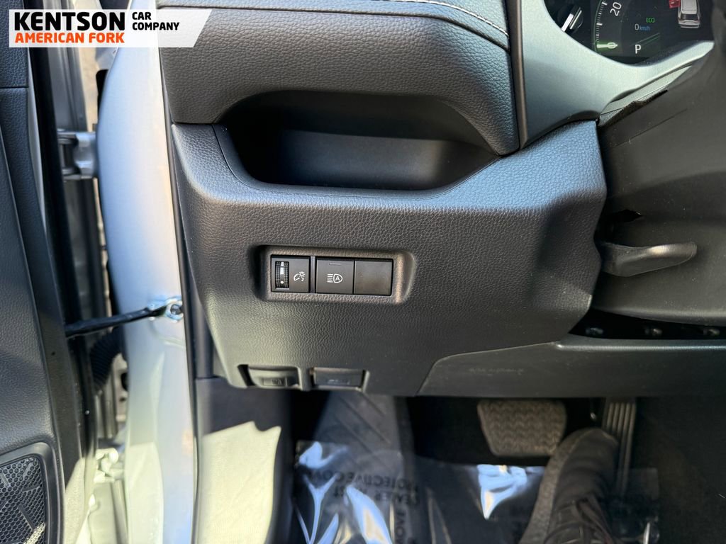 Used 2025 Toyota RAV4 XLE image 17