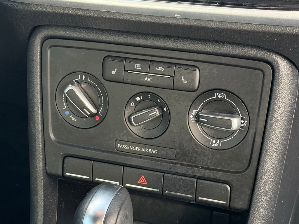 Used 2015 Volkswagen Beetle 1.8T Classic image 32