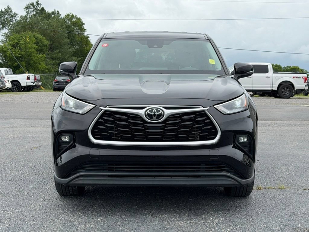 Used 2022 Toyota Highlander LE FWD image 10