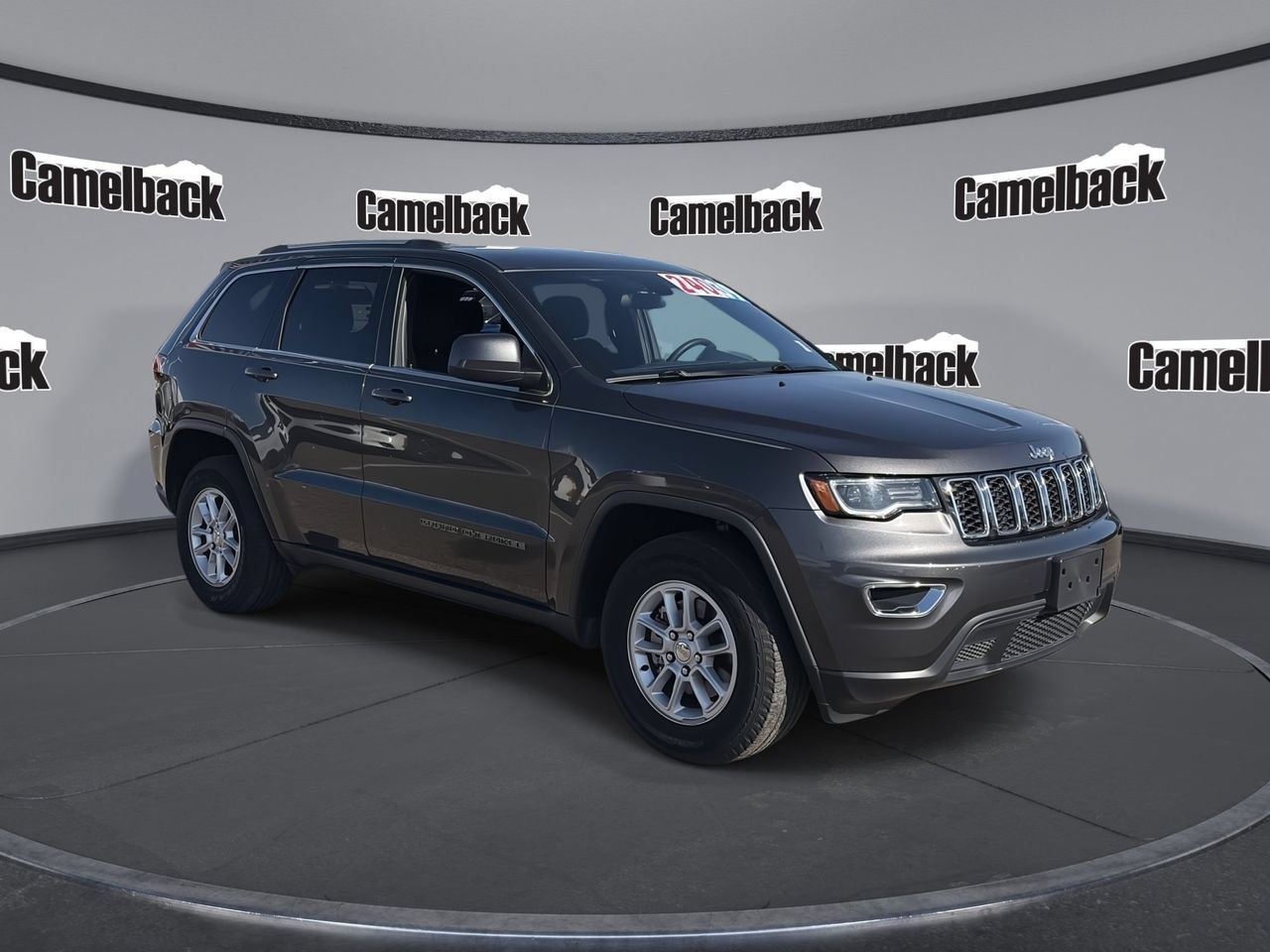 Used 2020 Jeep Grand Cherokee Laredo RWD image 1