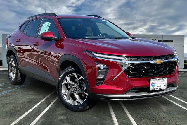 Used 2025 Chevrolet Trax LT w/ LT Convenience Package FWD image 12