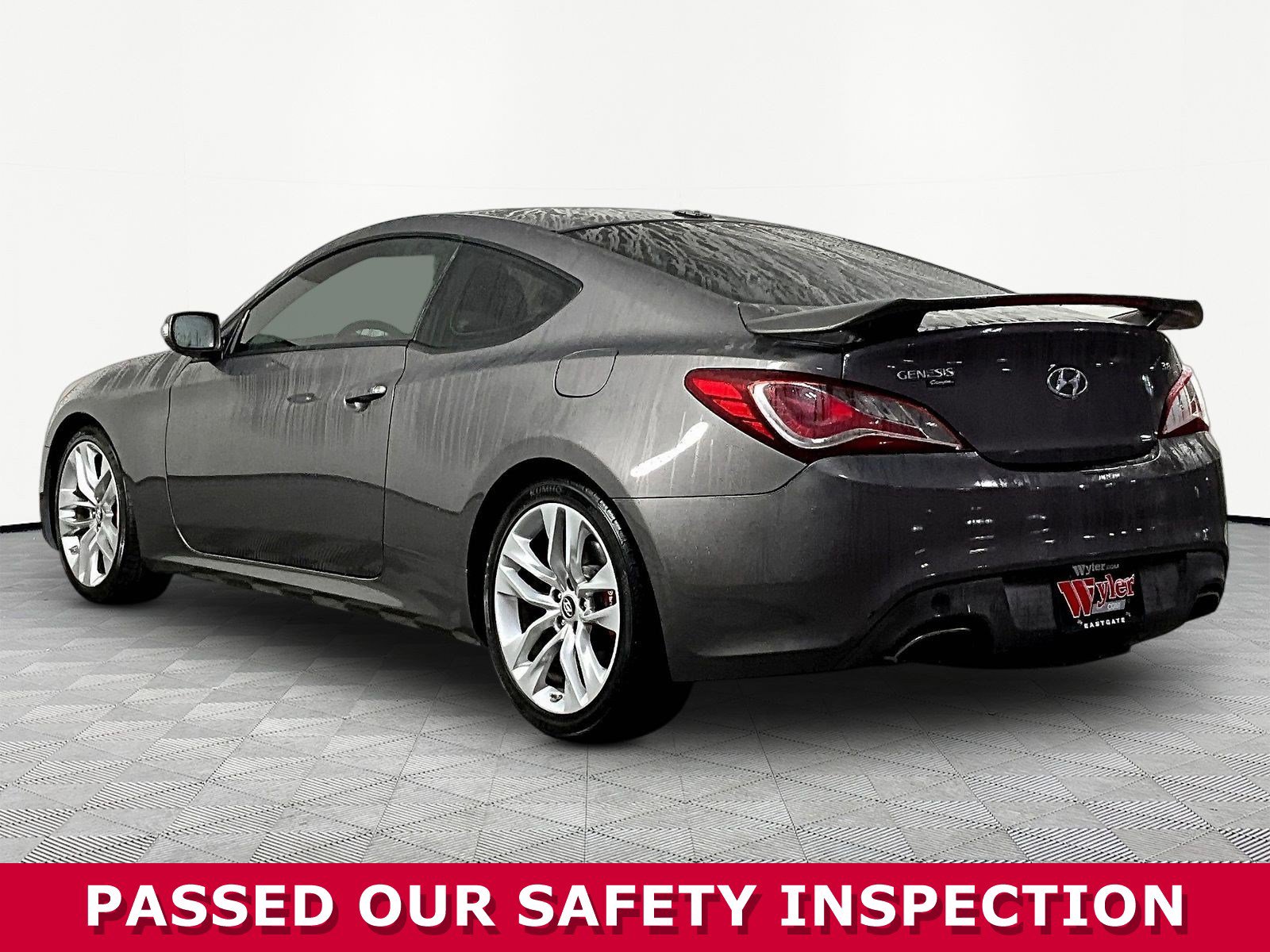 Used 2013 Hyundai Genesis 3.8 RWD image 4