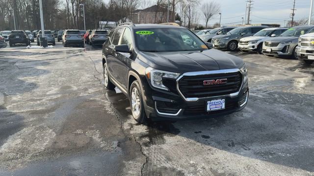 Used 2022 GMC Terrain SLE w/ Driver Convenience Package image 3