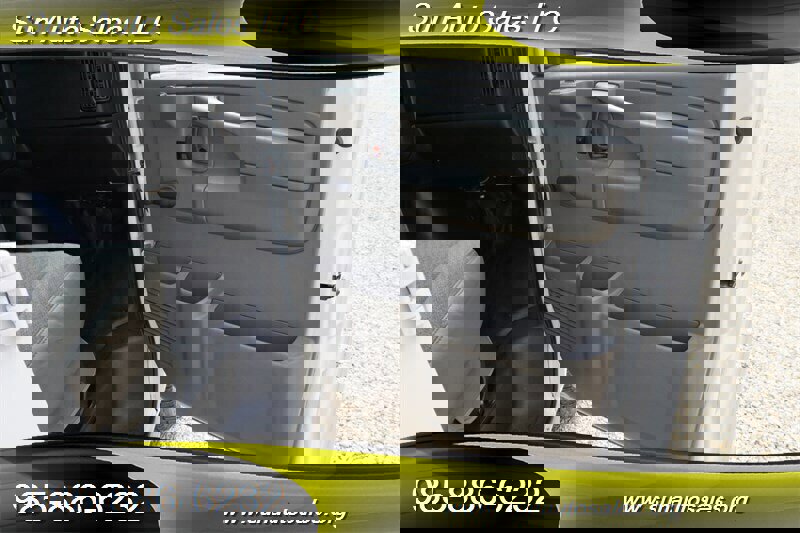 Used 2010 Chevrolet Express 1500 image 23