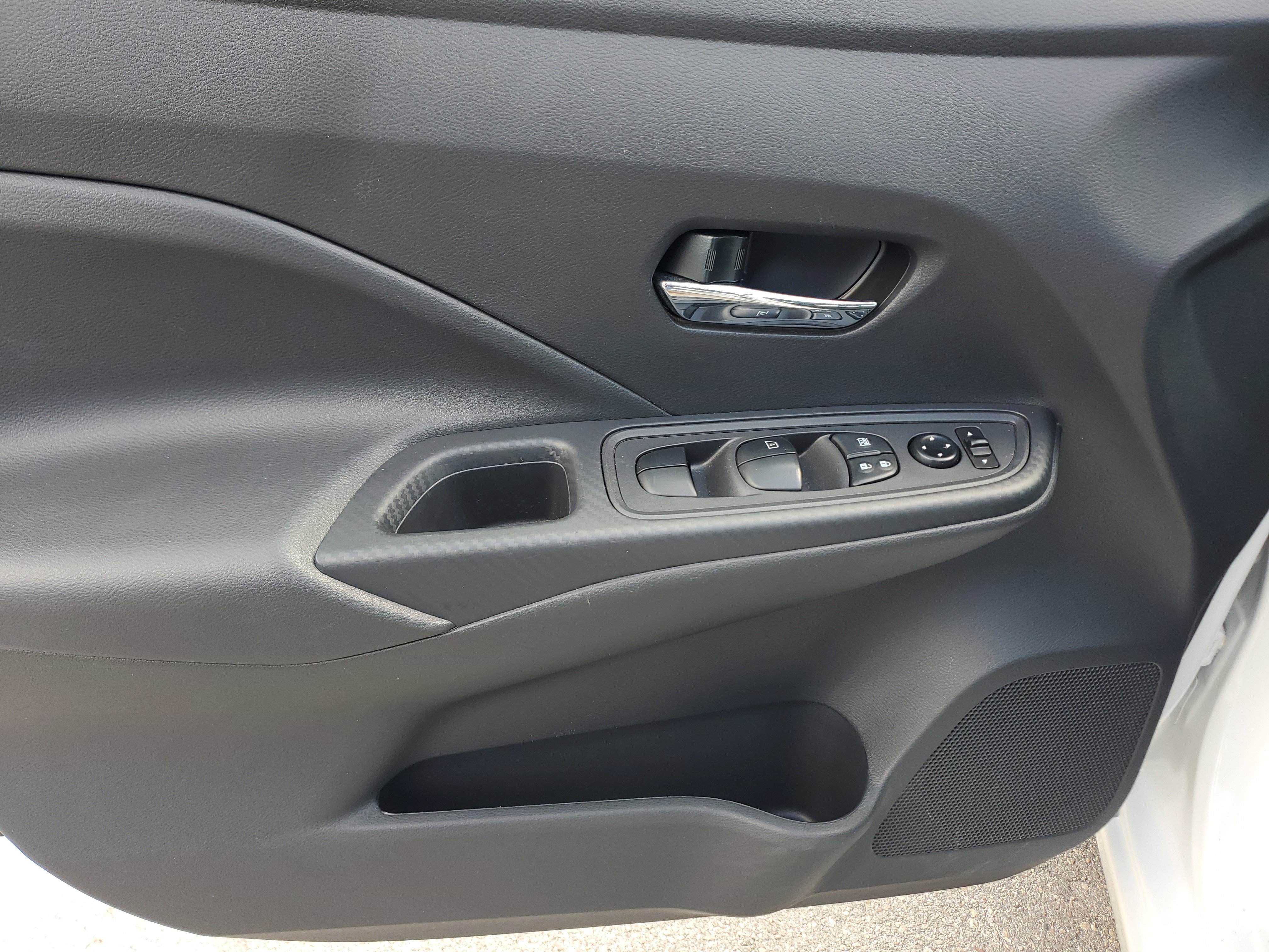 Certified 2025 Nissan Versa SV image 24