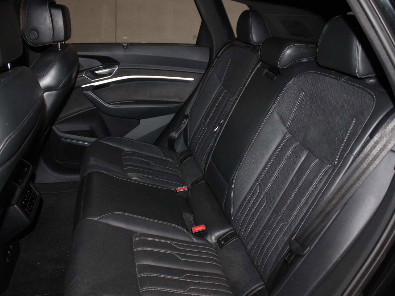 Used 2023 Audi e-tron Chronos AWD/4WD image 15