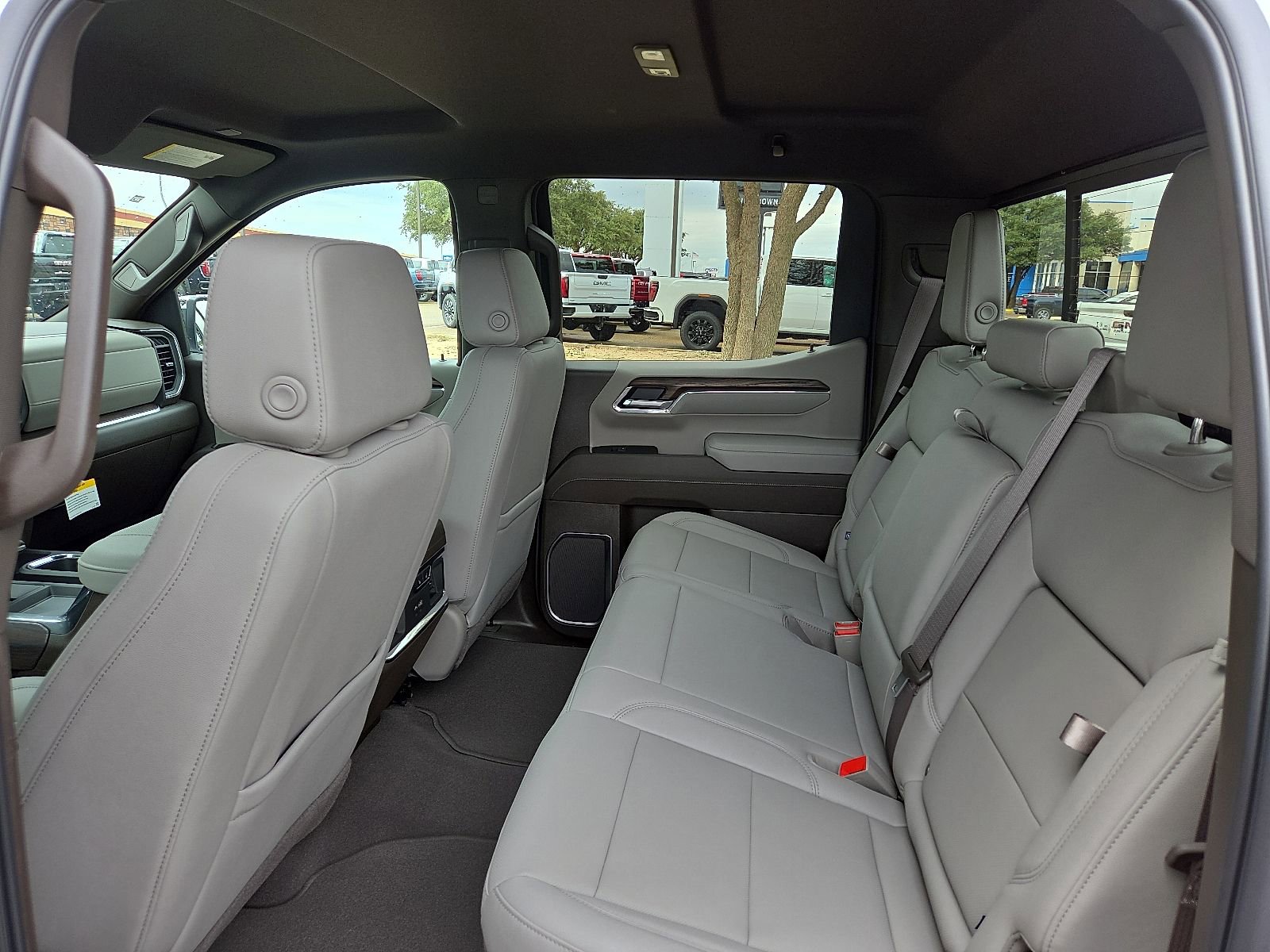 New 2026 GMC Sierra 1500 SLT image 8