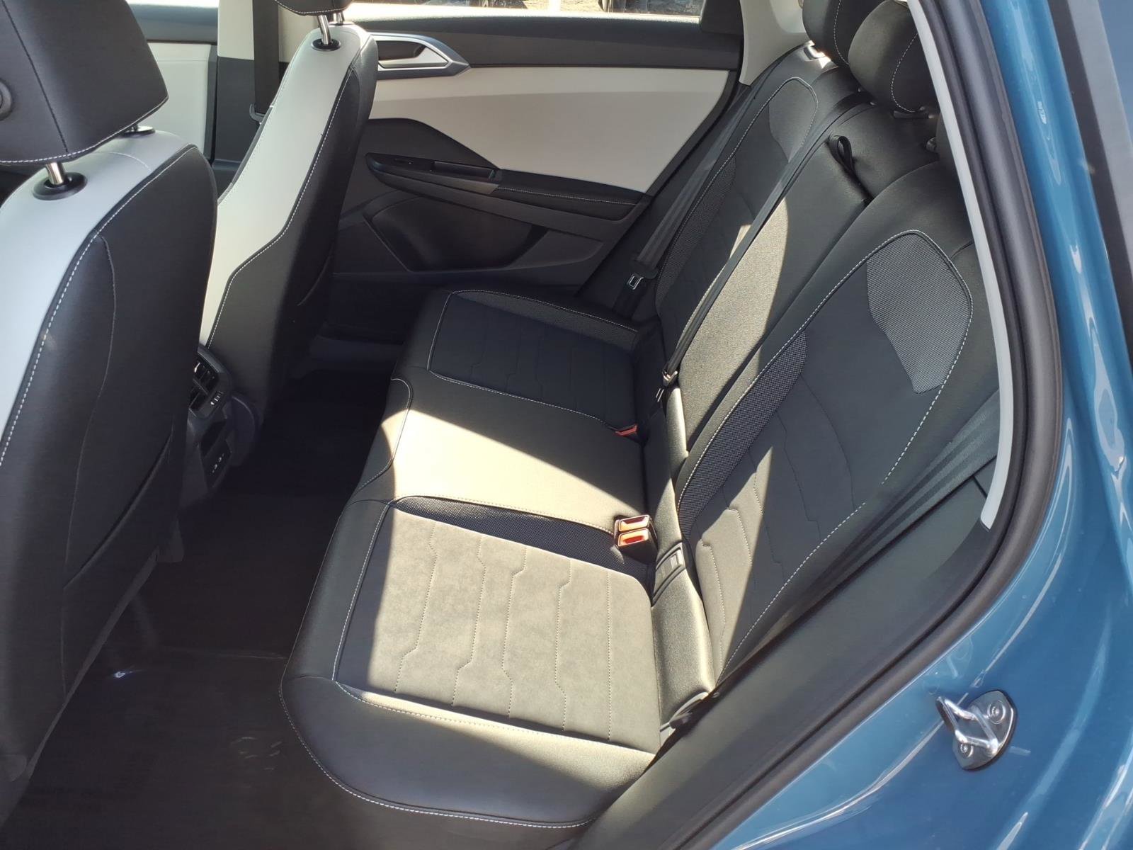 New 2026 Volkswagen Taos SE image 12