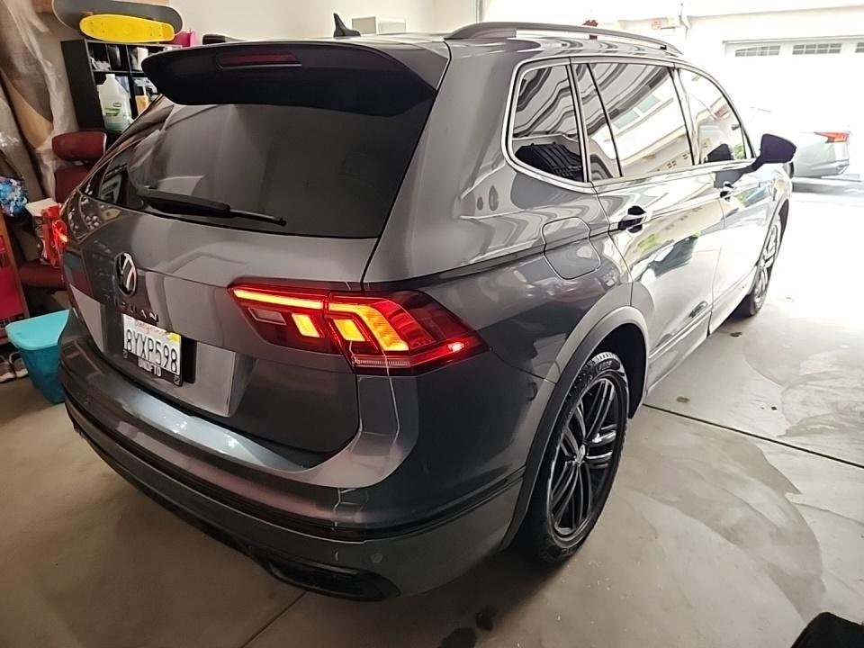 Used 2022 Volkswagen Tiguan SE R-Line image 2