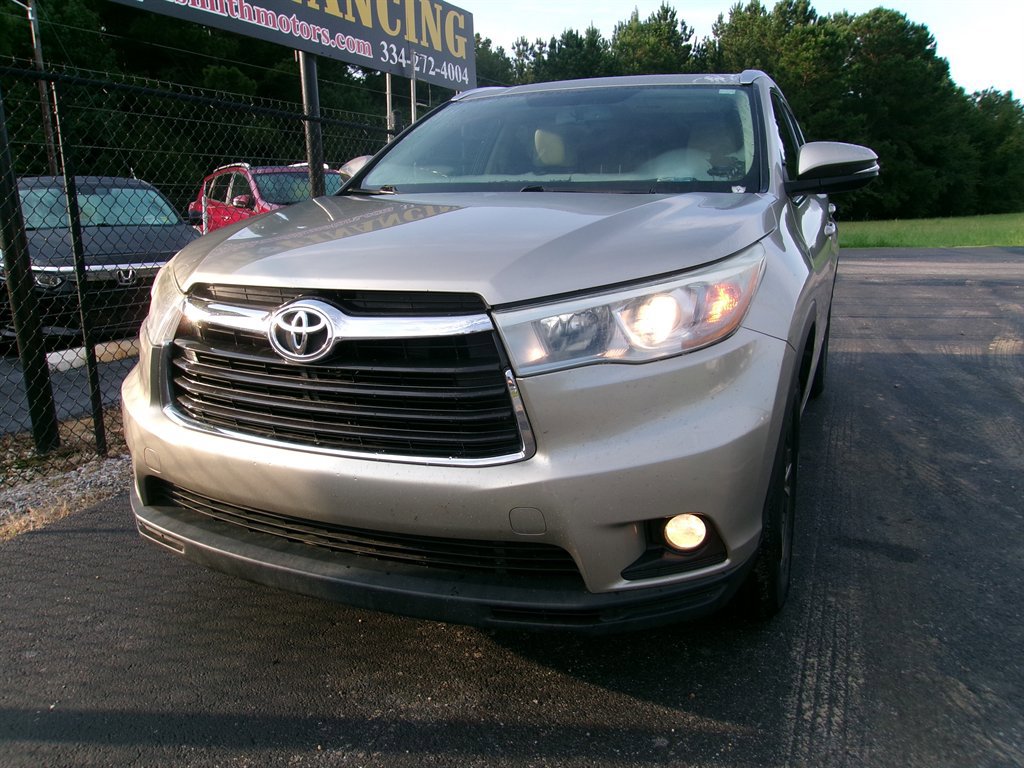 Used 2016 Toyota Highlander XLE image 3