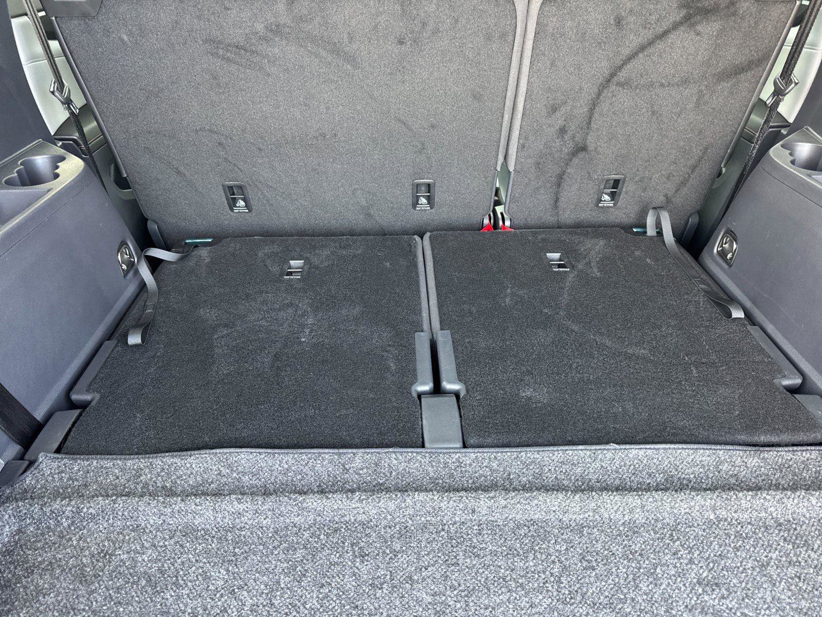 Used 2025 Volkswagen Atlas Peak Edition SE image 14