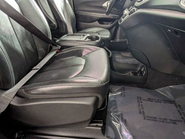 Used 2021 Chrysler Pacifica Touring-L w/ S Appearance Package image 31
