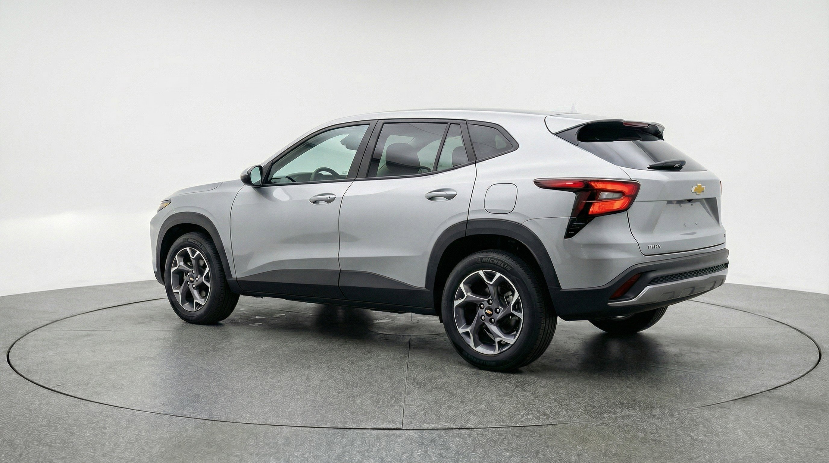 Used 2025 Chevrolet Trax LT FWD image 6
