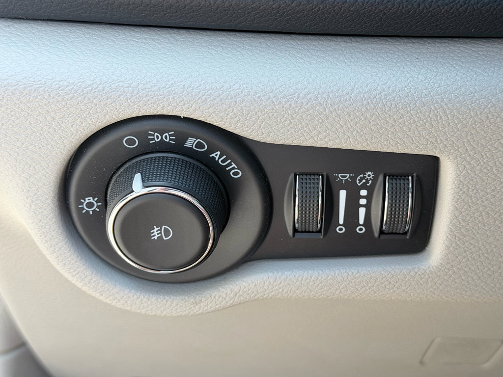Used 2022 Chrysler Pacifica Touring-L FWD image 12